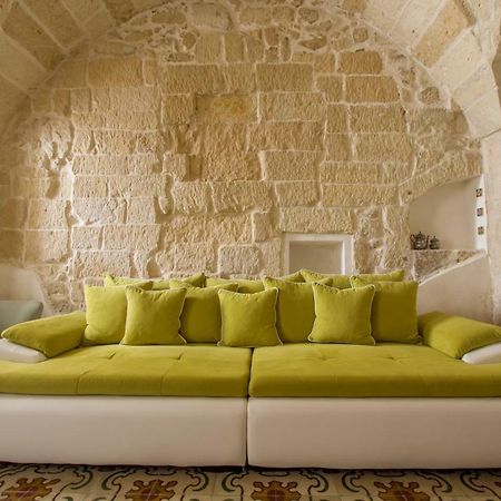 Explore The Historic City On Foot From An Old Town House Lecce Extérieur photo