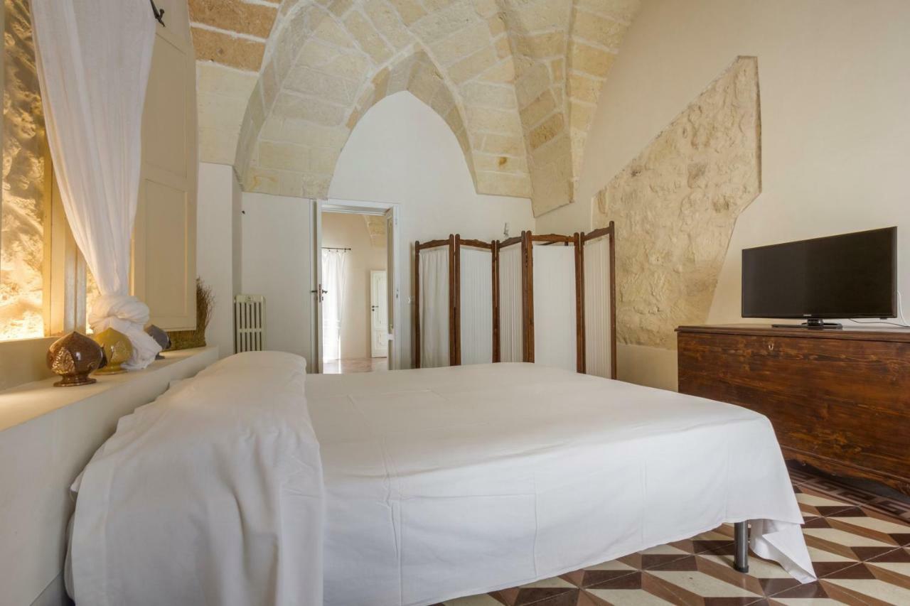 Explore The Historic City On Foot From An Old Town House Lecce Extérieur photo