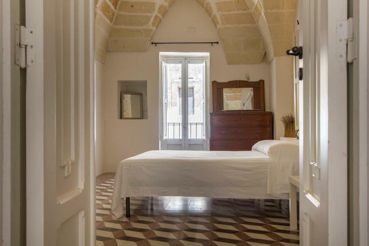 Explore The Historic City On Foot From An Old Town House Lecce Extérieur photo
