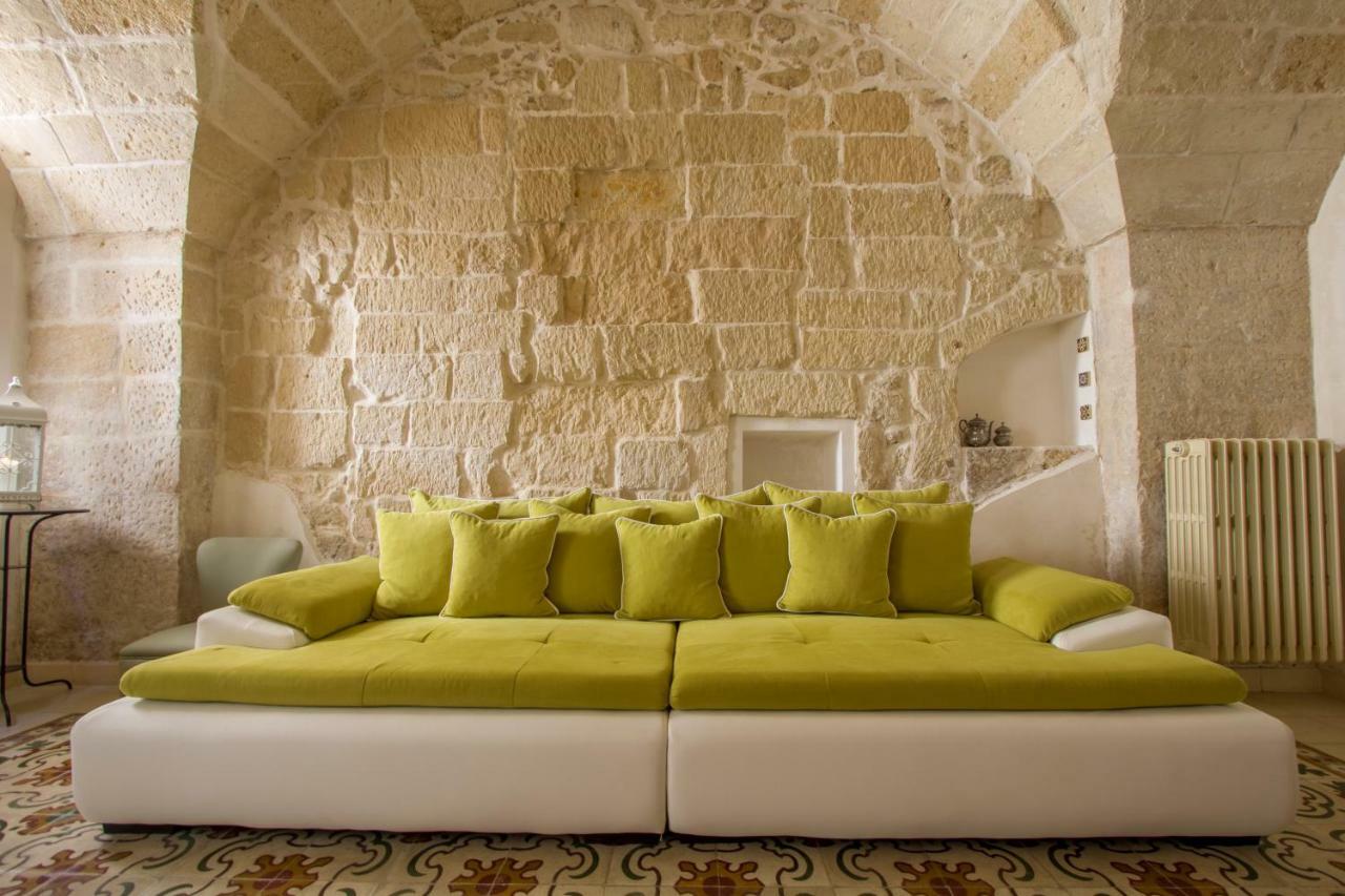 Explore The Historic City On Foot From An Old Town House Lecce Extérieur photo
