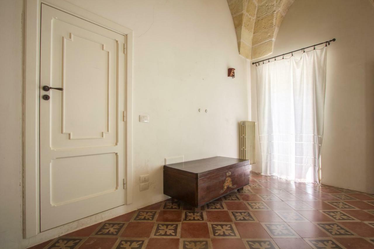 Explore The Historic City On Foot From An Old Town House Lecce Extérieur photo