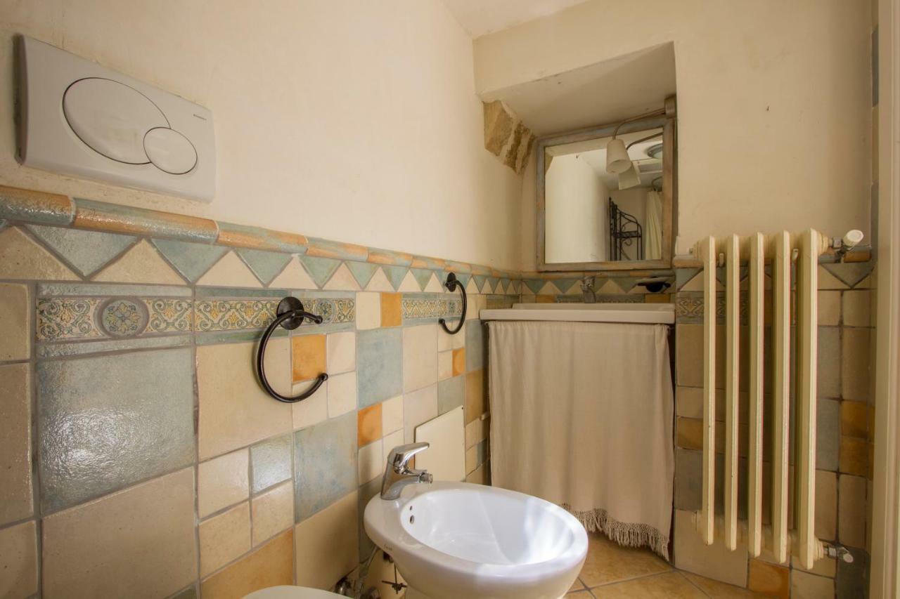 Explore The Historic City On Foot From An Old Town House Lecce Extérieur photo