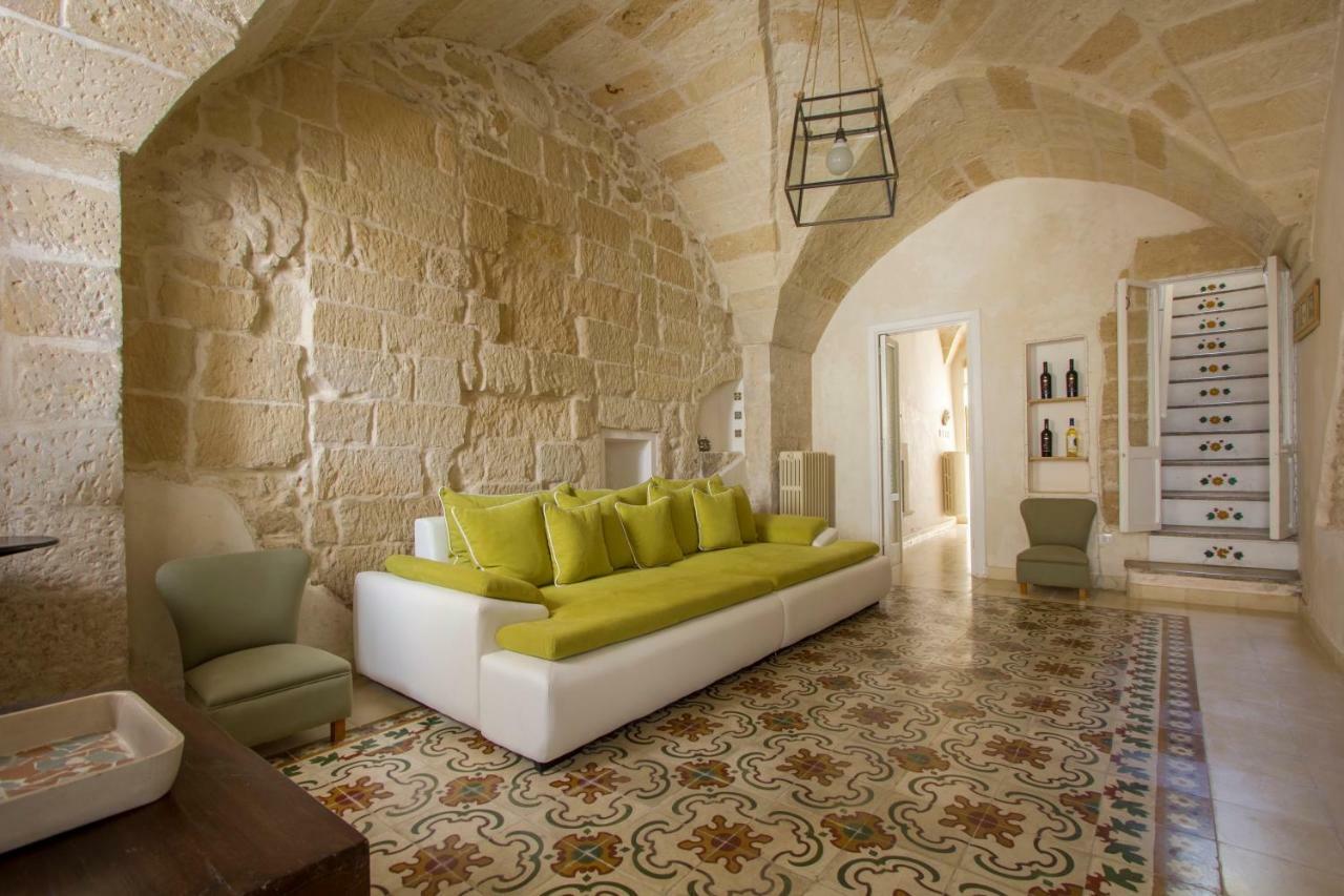 Explore The Historic City On Foot From An Old Town House Lecce Extérieur photo