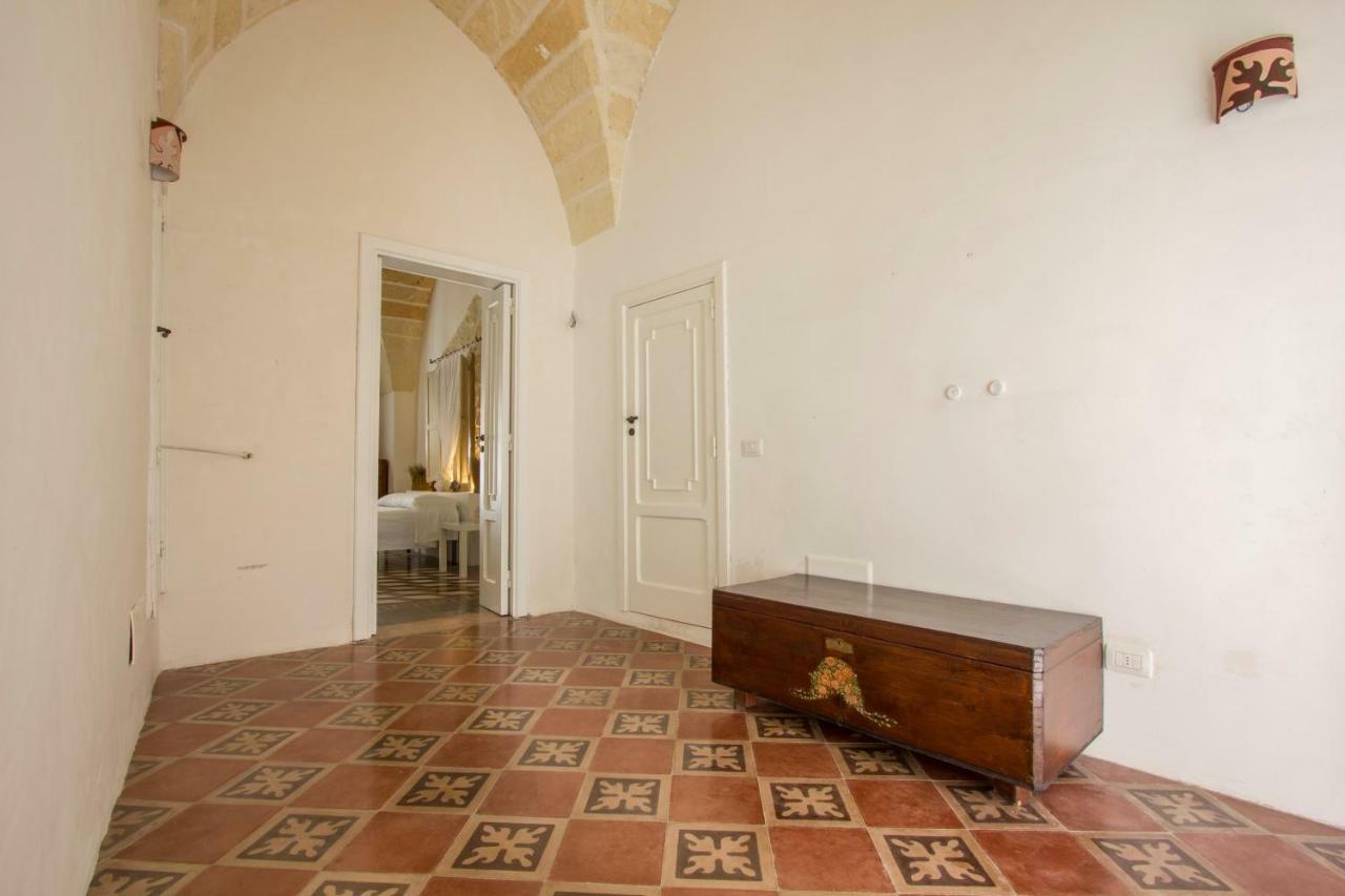Explore The Historic City On Foot From An Old Town House Lecce Extérieur photo
